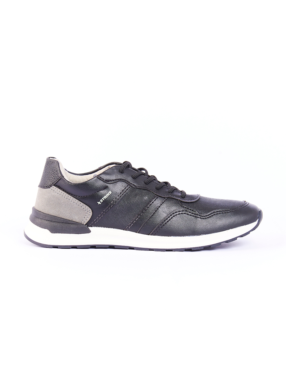 Sneaker Negro con Cordones