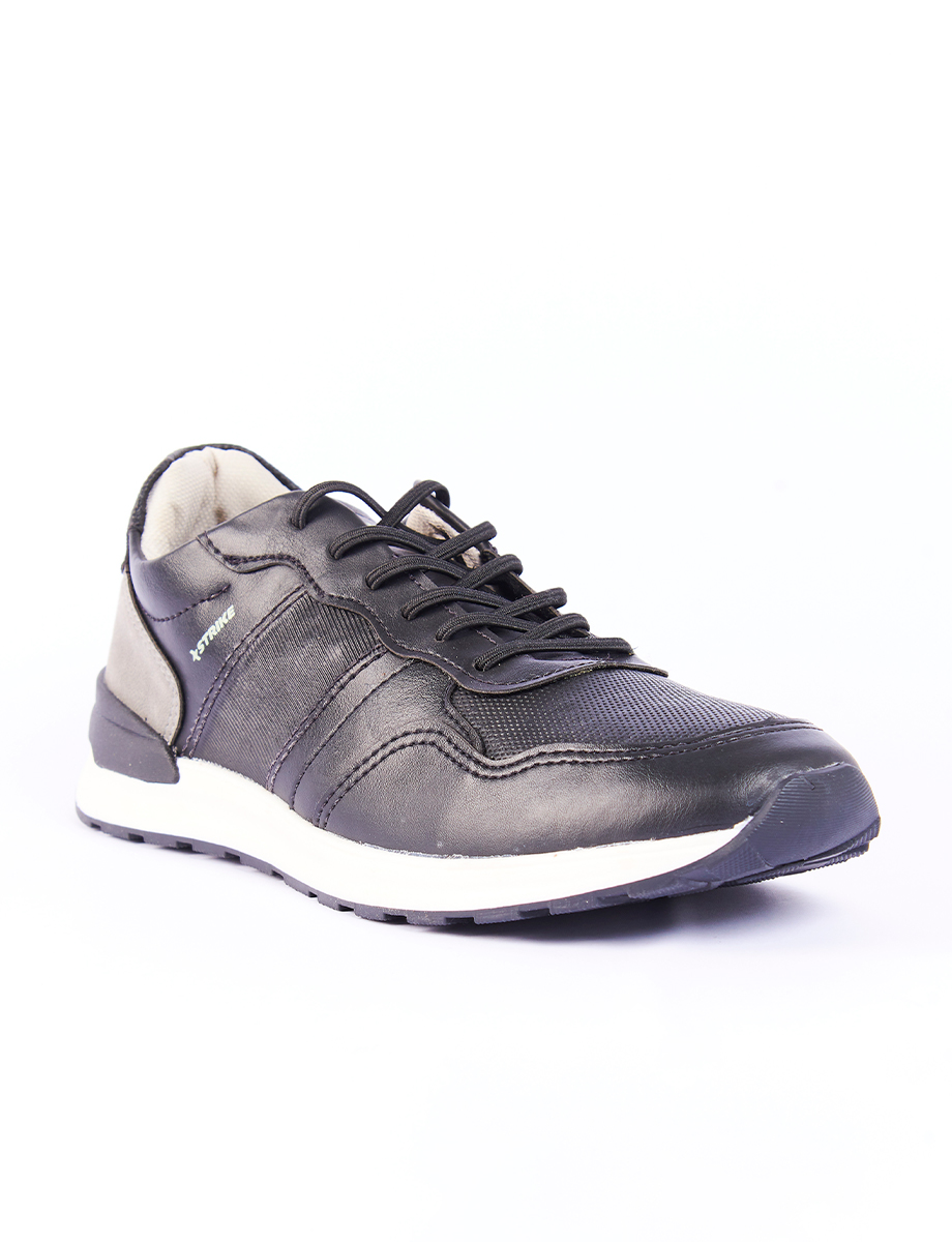 Sneaker Negro con Cordones