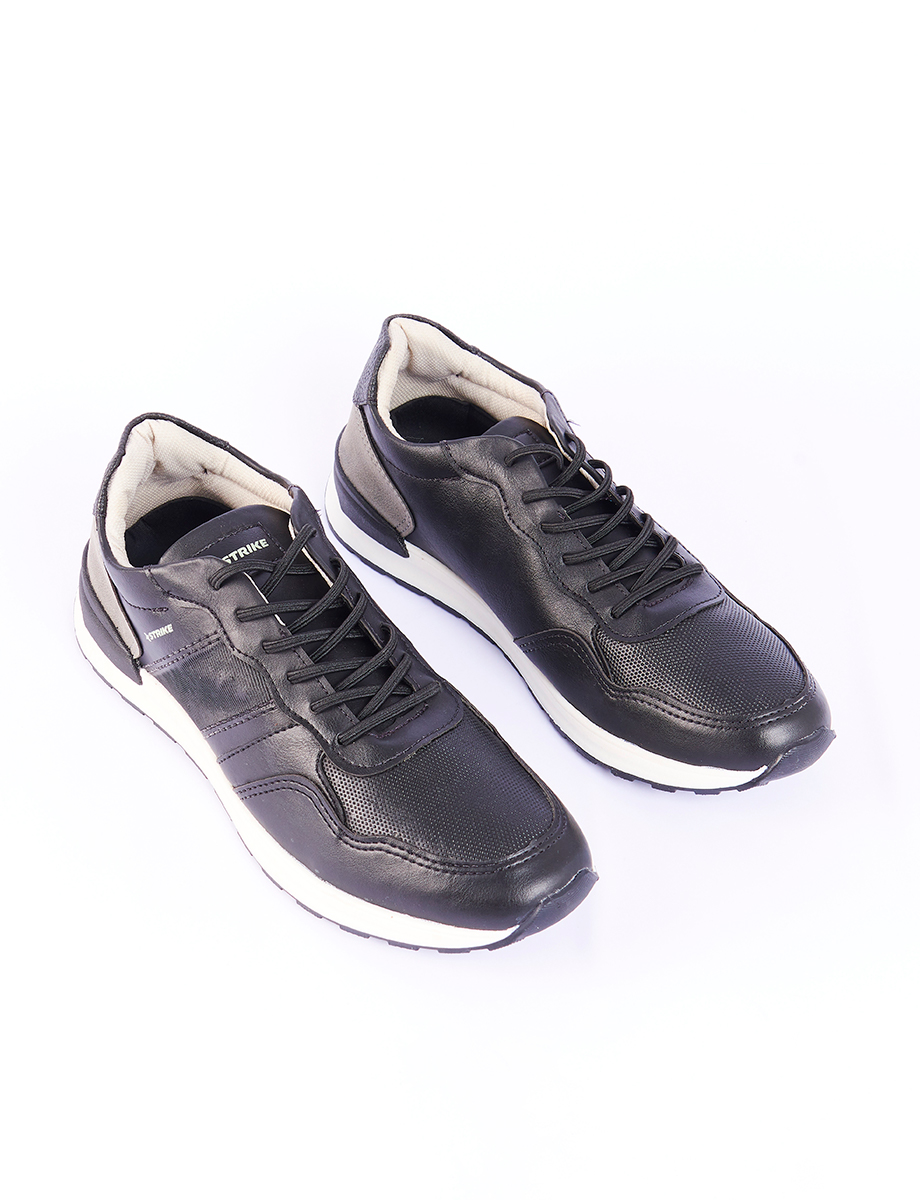 Sneaker Negro con Cordones