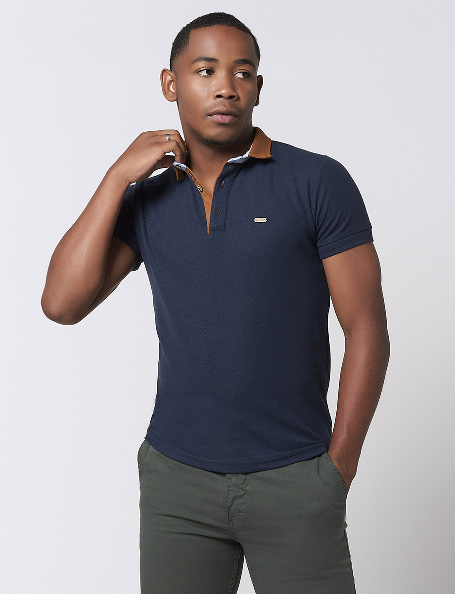 Camiseta Polo Cuello Mostaza Azul Oscuro
