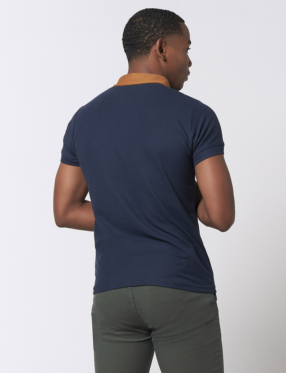 Camiseta Polo Cuello Mostaza Azul Oscuro