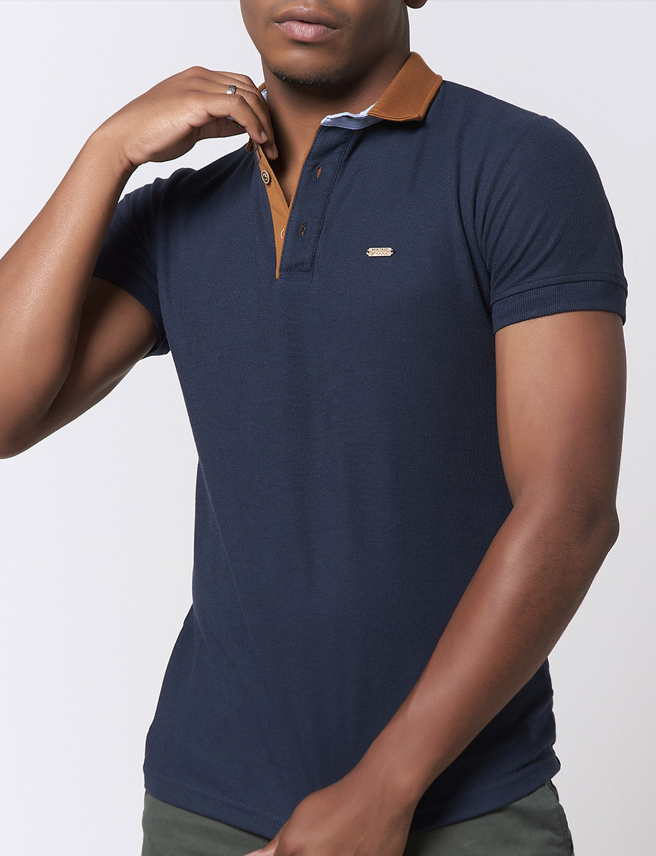 Camiseta Polo Cuello Mostaza Azul Oscuro