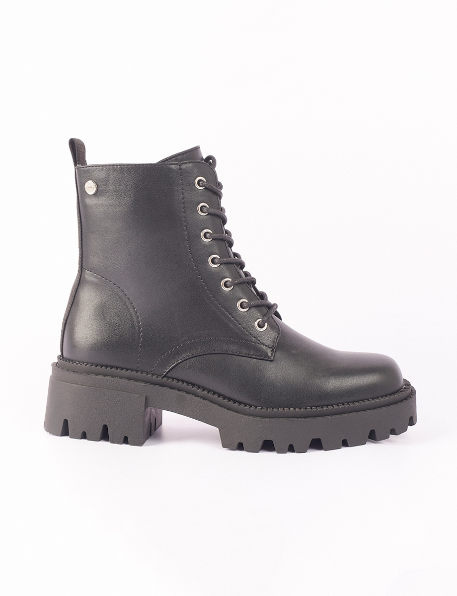 Bota con Cordones Negra