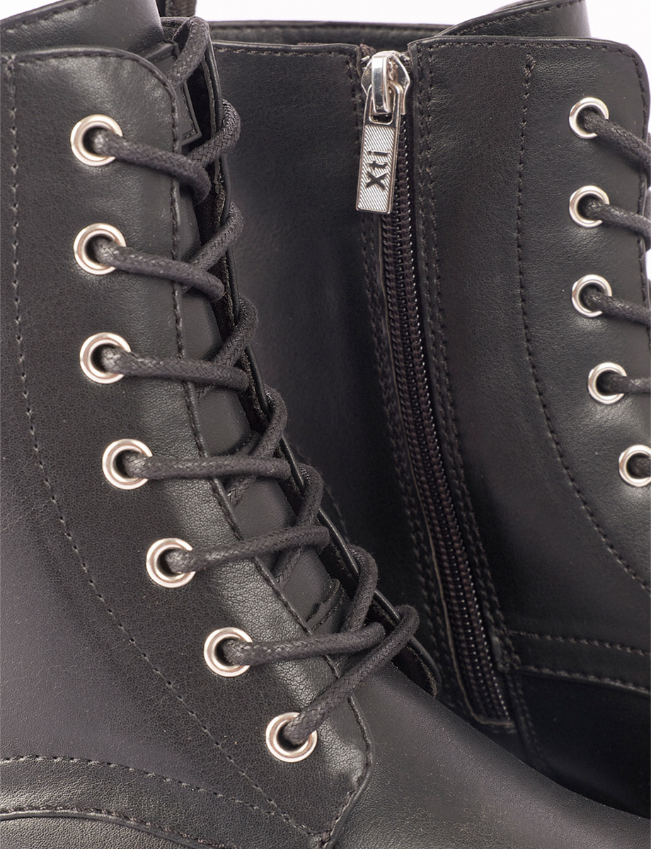Bota con Cordones Negra