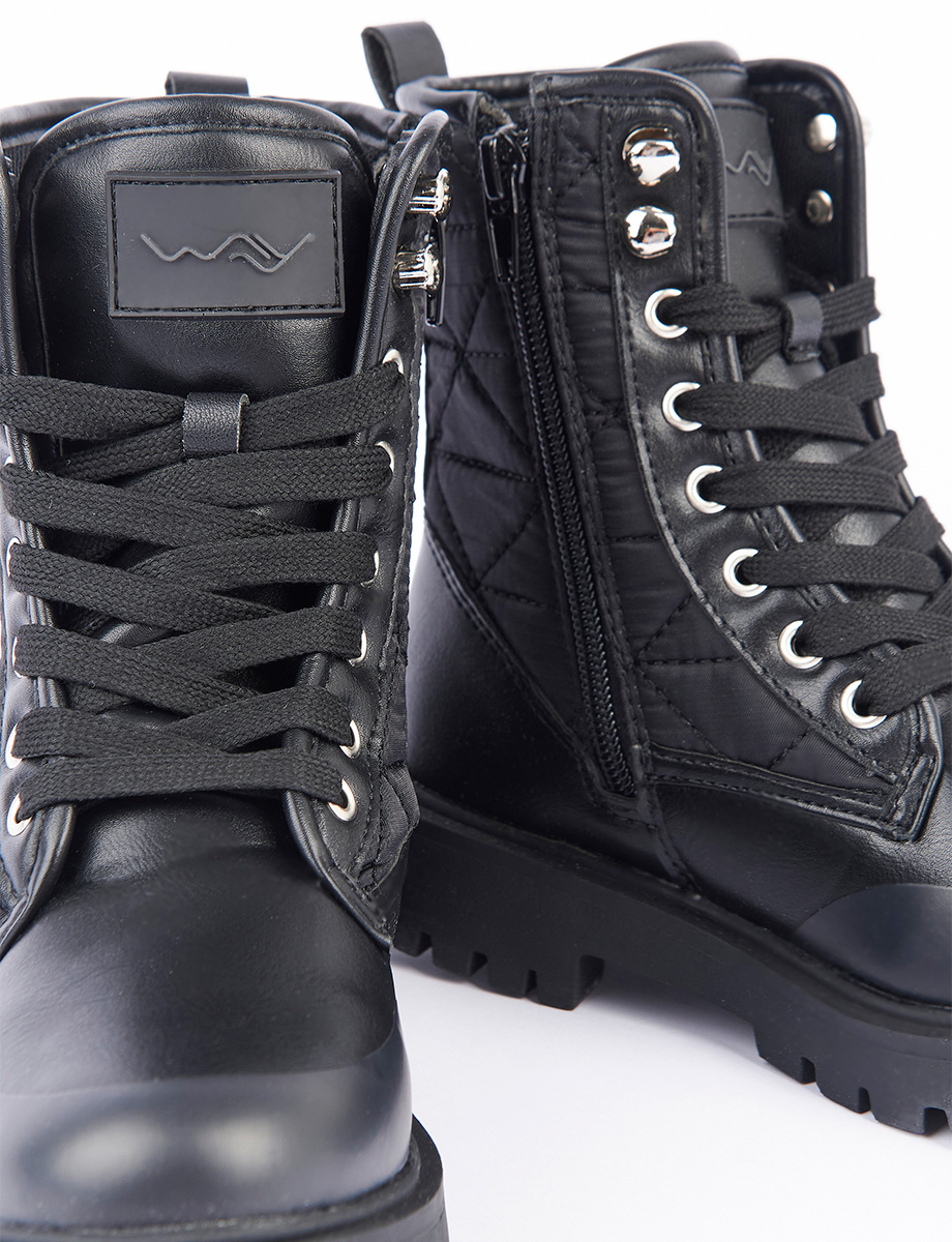 Bota Con Textura Negro