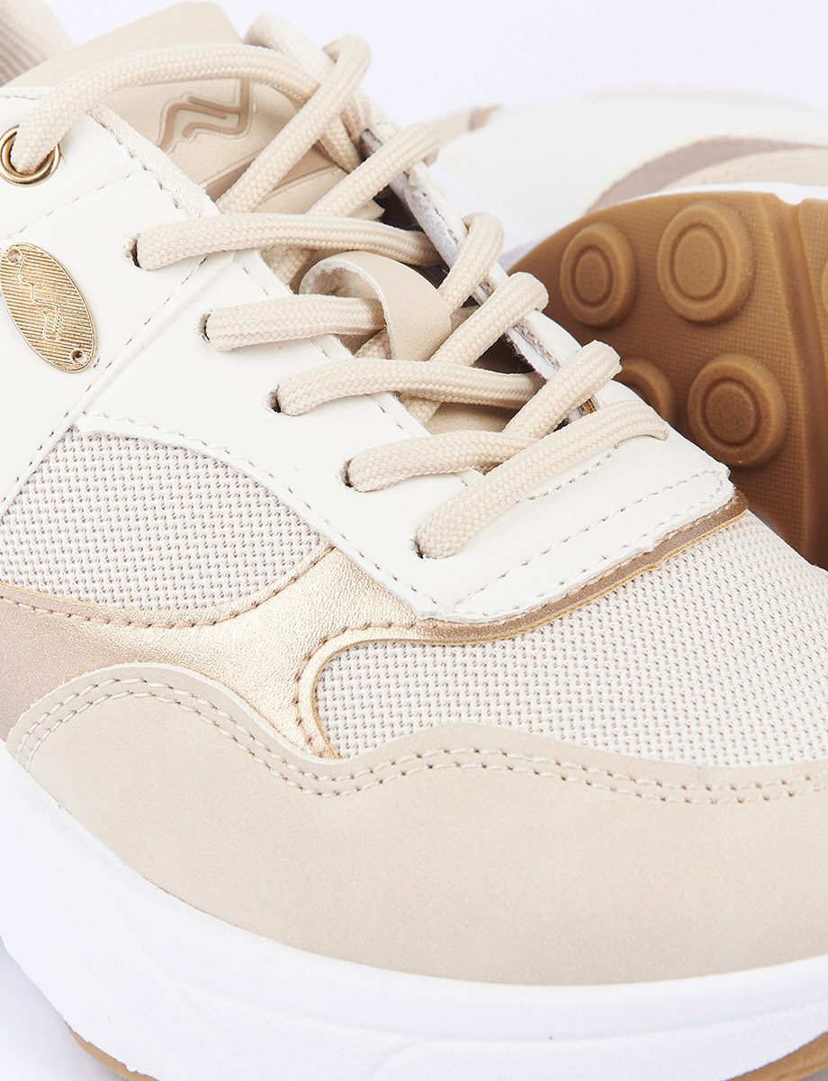 Sneaker Combinado Nude con Cordones