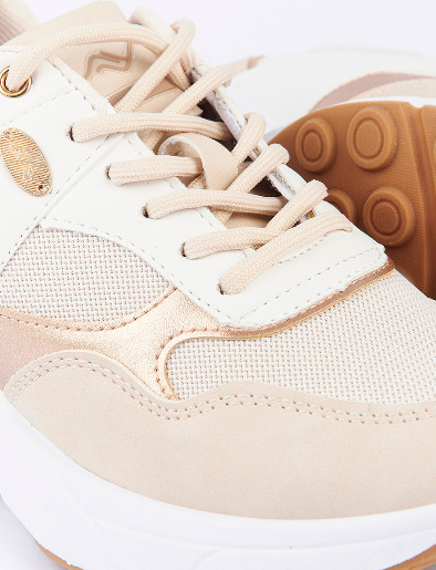 Sneaker Combinado Nude con Cordones