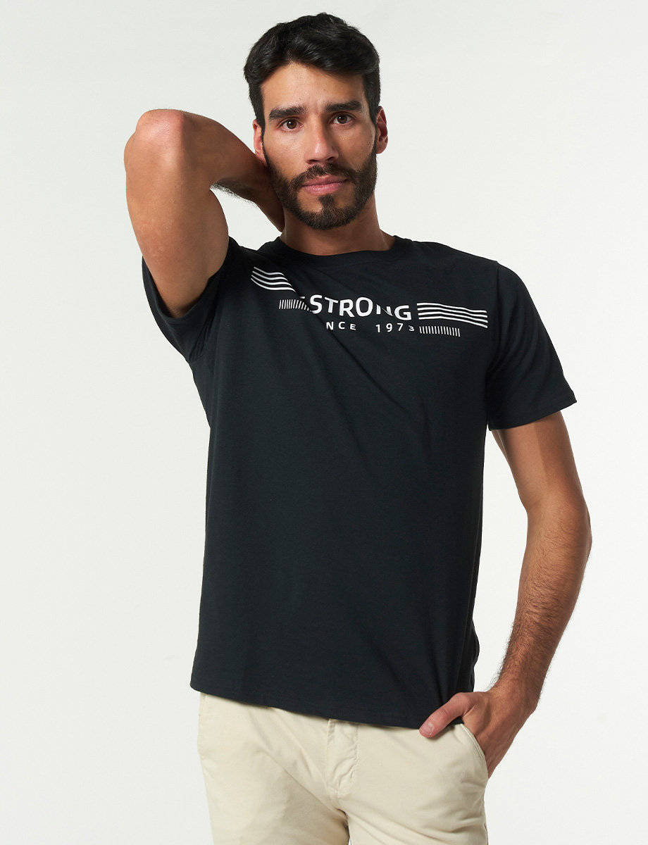 Camiseta Strong Negro
