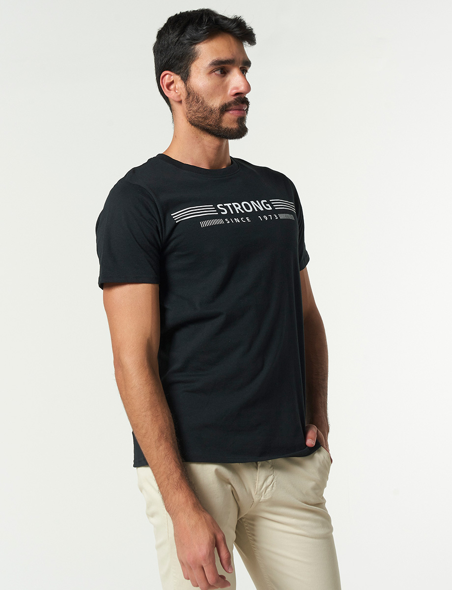 Camiseta Strong Negro