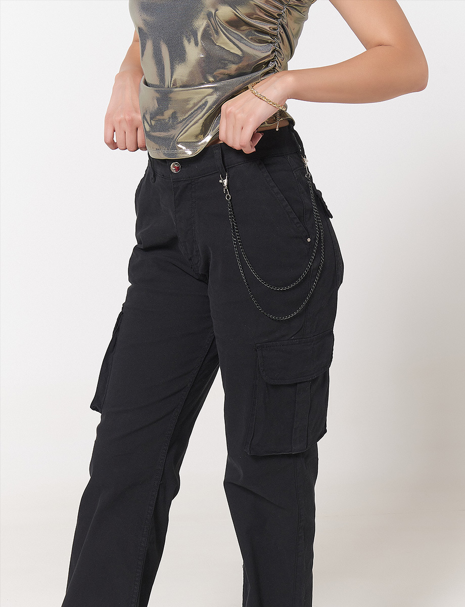Pantalón Cargo Negro con Cadena