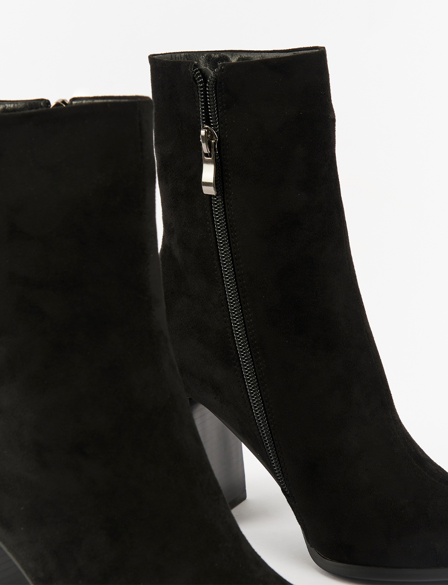 Bota Taco Cuadrado Negro