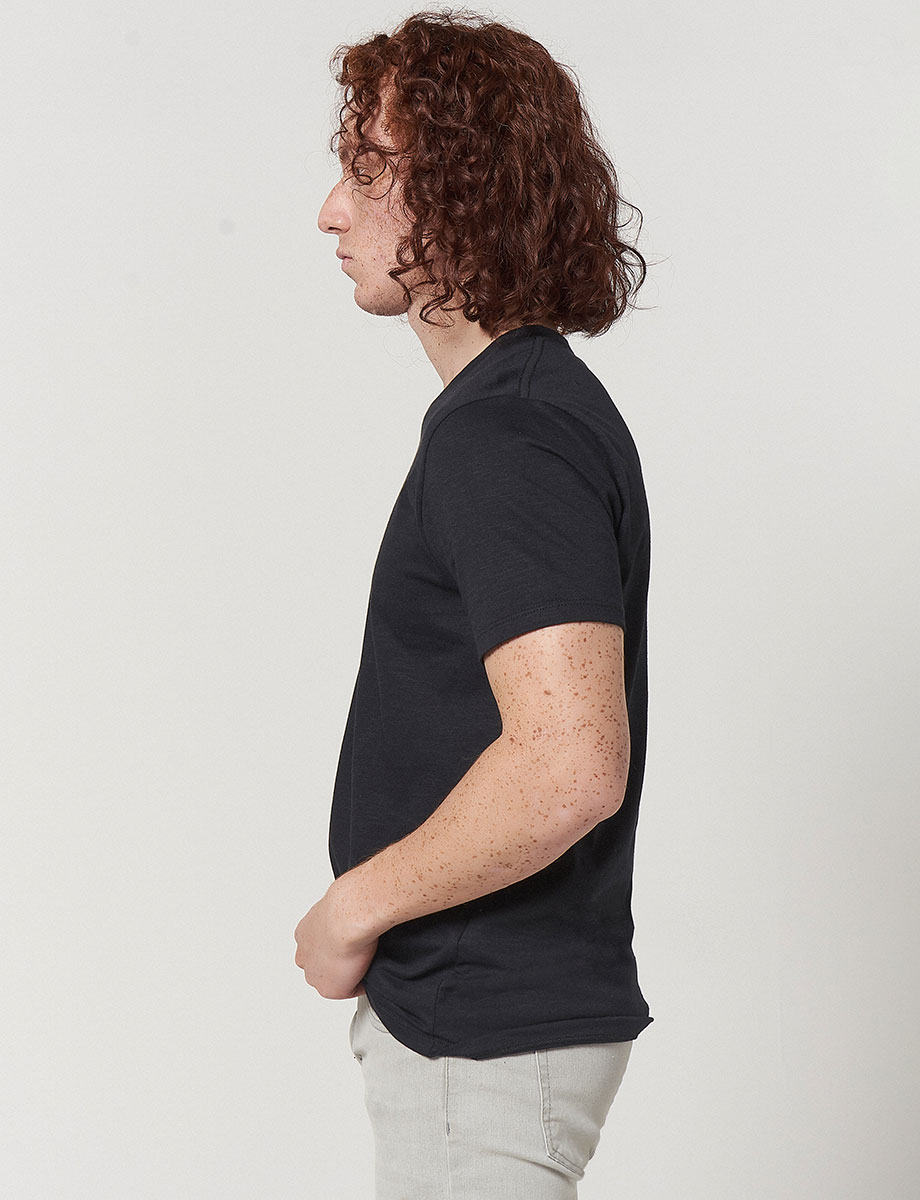 Camiseta Básica Cuello en V Negra
