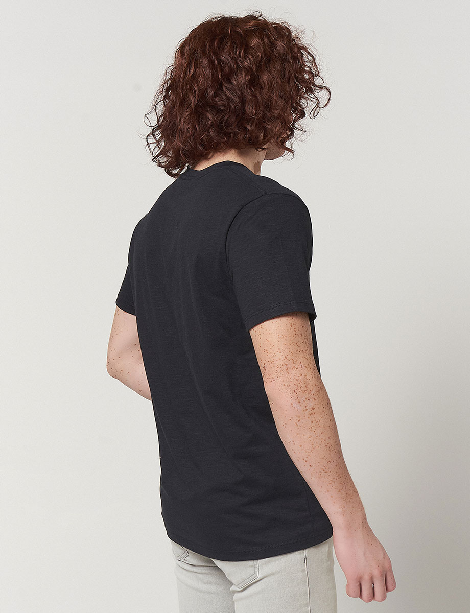 Camiseta Básica Cuello en V Negra
