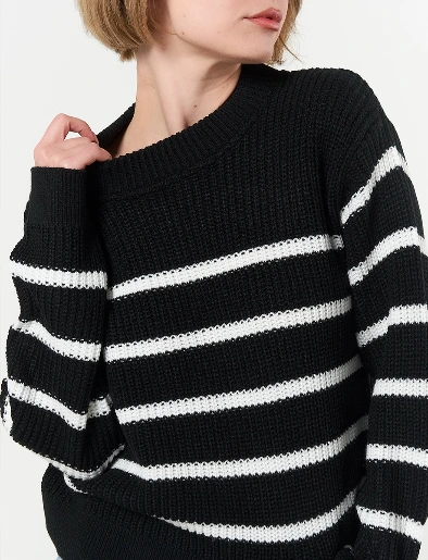 Sweater Negro / Blanco a Rayas