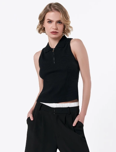 Top Corto Negro con Cremallera
