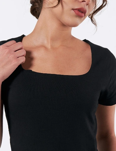 Camiseta Corta Negra