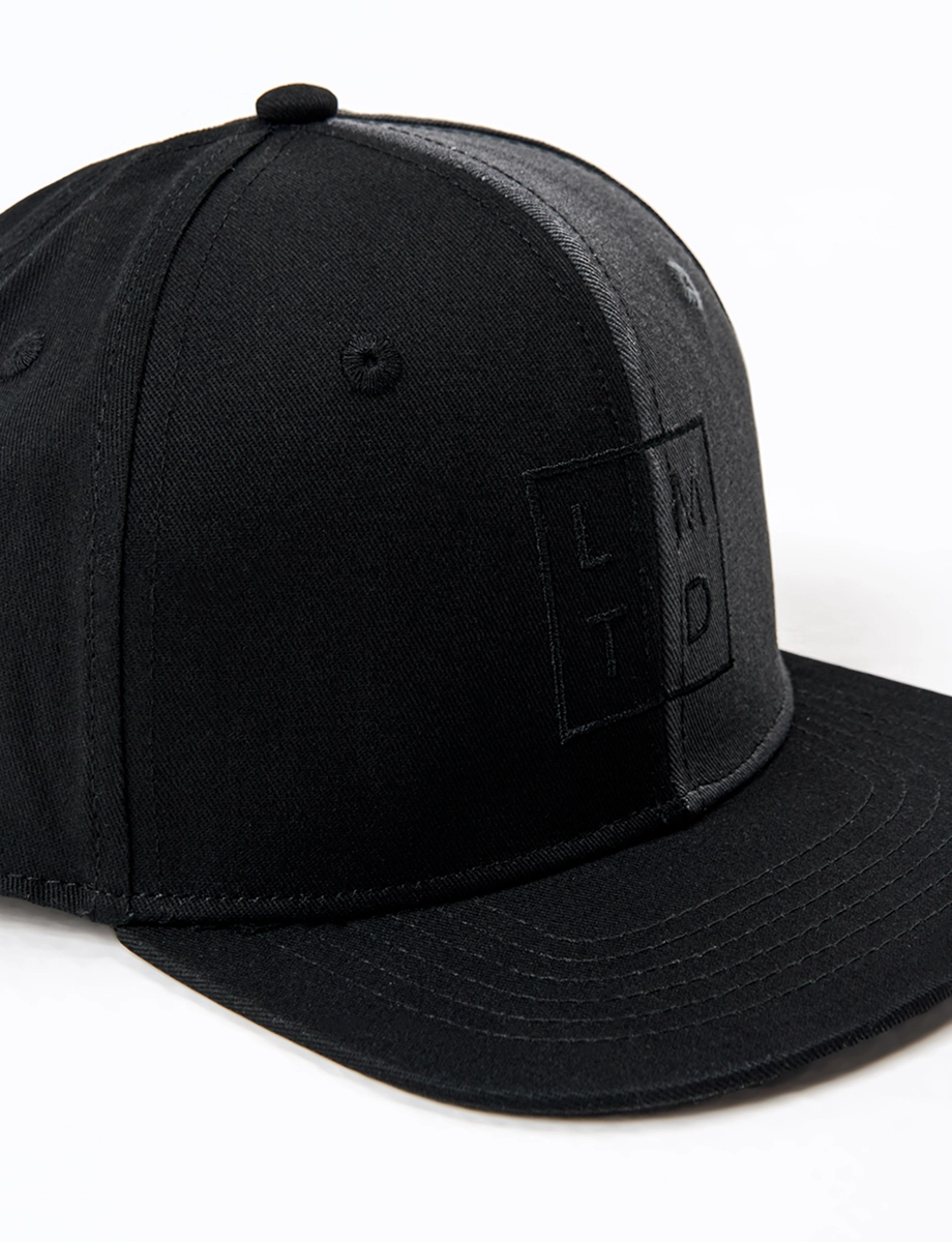 Gorra Negra Bordada