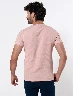 Camiseta Textura Rosada Hombre – Toque fresco y casual