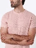Camiseta Textura Rosada Hombre – Toque fresco y casual