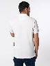 Camiseta Polo Bloque de Color Blanco Hombre – Diseño moderno con contraste sutil