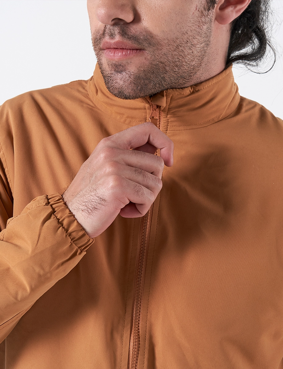 Chaqueta Camel con Cuello Alto