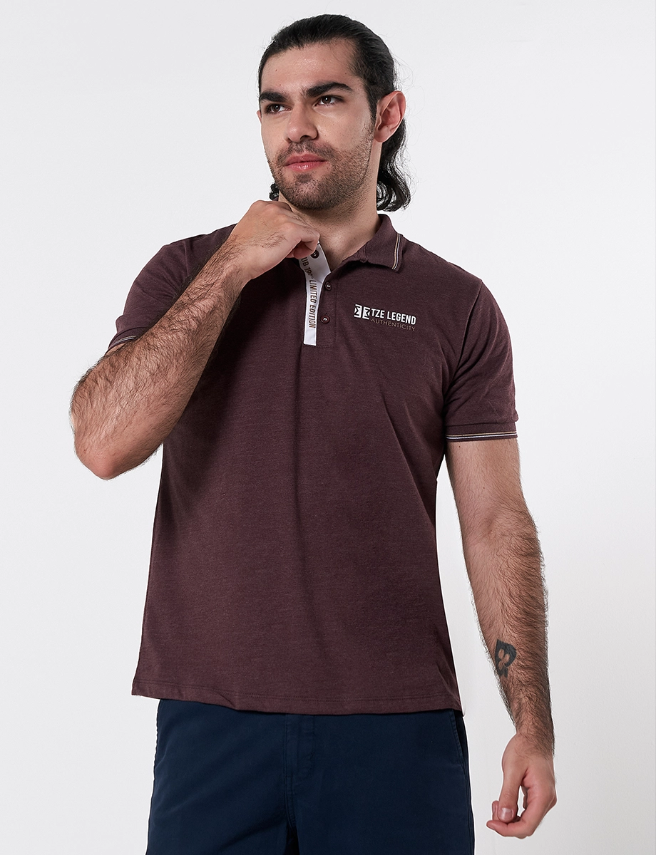Camiseta Tipo Polo Estampado Café