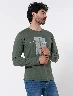 Buzo Estampado Verde Hombre – Diseño vibrante y actual