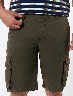 Bermuda Cargo Verde Militar Hombre – Estilo funcional con aire aventurero.