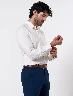 Camisa Ejecutiva Crudo Niño – Propuesta formal y ordenada