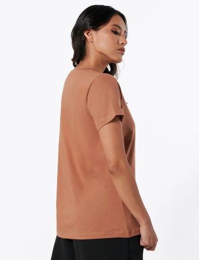 Camiseta New Girl Café Oscuro