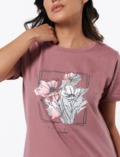 Camiseta Estampado Rosado Bajo