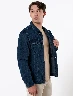 Chaqueta Jean Azul Medio Hombre – Prenda versátil para uso diario.