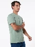 Camiseta Textura Verde Aceituna Hombre– Look casual con detalle texturizado