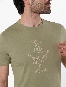 Camiseta Estampada Verde Oliva Hombre – Gráfico actual con aire casual