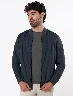 Chompa Bomber Nylon Gris Medio Hombre – Estilo urbano y ligero
