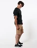 Bermuda Chino Cargo Beige Hombre – Diseño casual con bolsillos útiles.