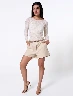 Short Llano Beige Mujer – Estilo sencillo para combinar fácilmente