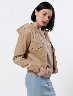 Chompa con Capucha Arena – Abrigo ligero para un estilo casual