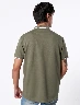 Camiseta Polo Llana Verde Oliva MIGUEL – Estilo casual tono natural