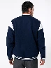 Chompa Varsity Azul Marino Hombre – Inspiración universitaria con mucha actitud