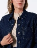 Sobre Camisa Azul Oscuro Mujer – Estilo relajado con aire moderno