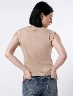 Camiseta Encarrujada Taupe Mujer – Detalle moderno para un look femenino