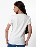 Camiseta Flores Crudo Mujer – Estilo suave con toque natural