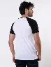 Camiseta Hellfire Club Blanco Hombre – Referencia retro con impacto visual