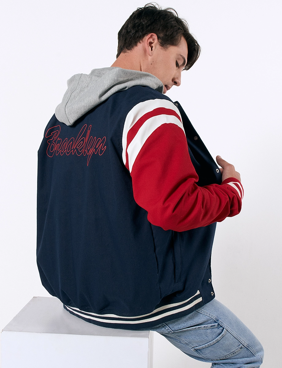 Chaqueta con Capucha Combinada