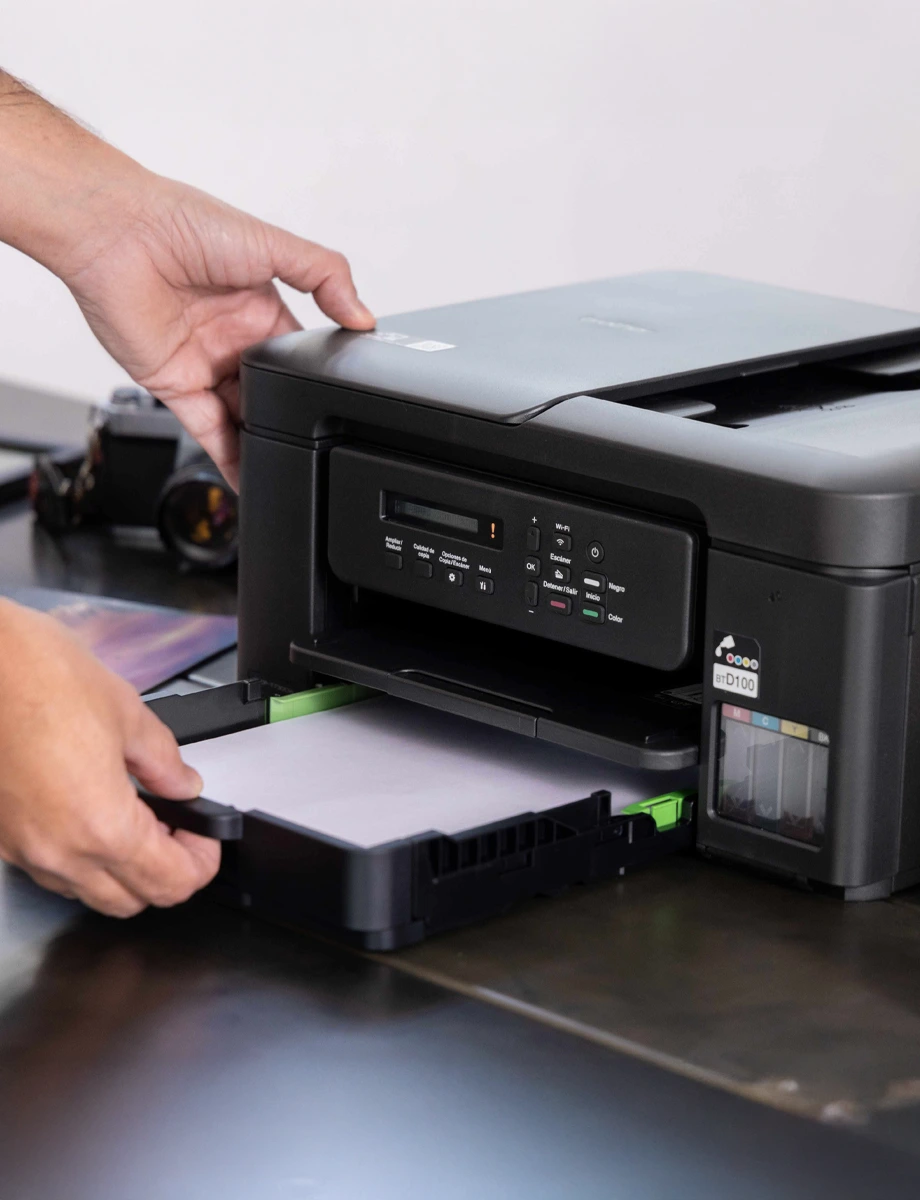 Impresora 3 en 1 Multifunción Negra | Brother + Gratis Resma + Mouse