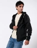 Chaqueta con Capucha Negro Hombre – Protección y estilo casual