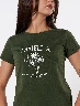 Camiseta Camellia Verde Militar Mujer – Toque moderno y casual