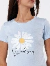 Camiseta Margarita Celeste Mujer – Inspiración floral y juvenil