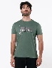 Camiseta City Verde Aceituna Hombre – Prenda casual de aire contemporáneo